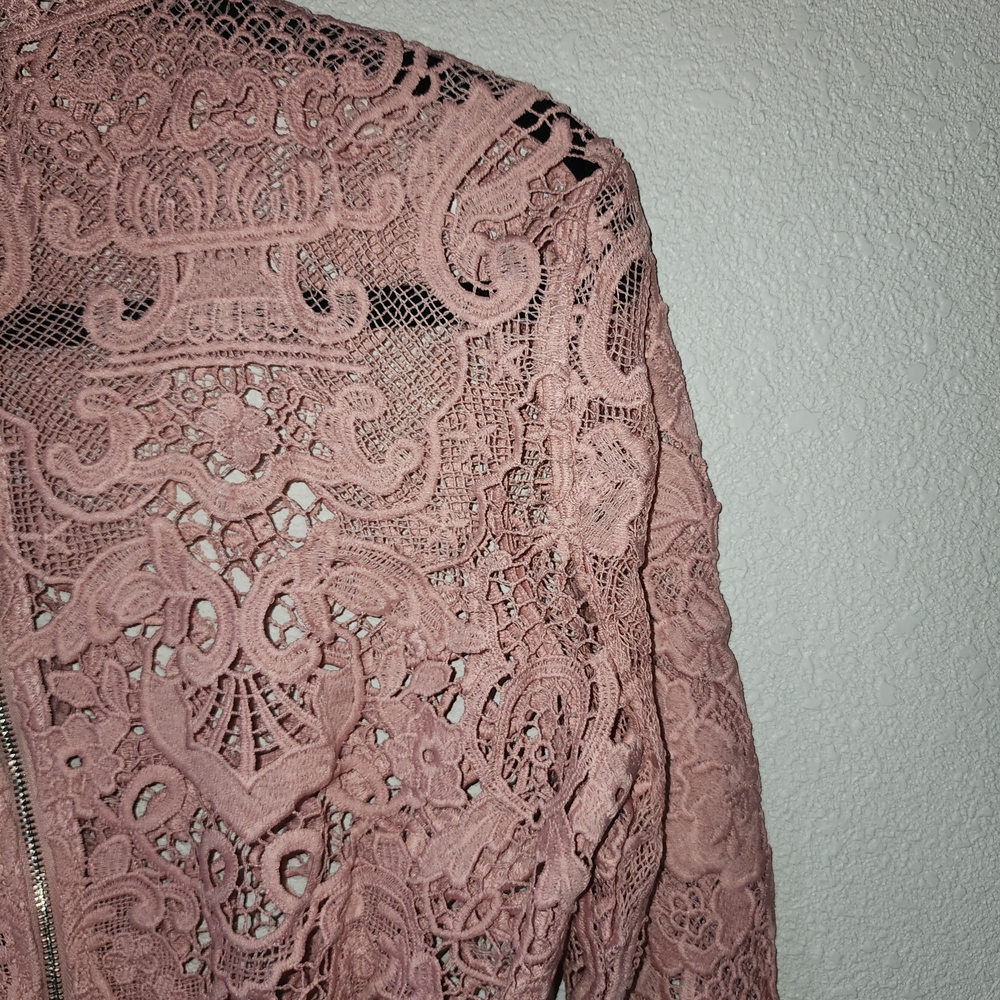 a'gaci Delicate Pink Lace Crop Top - Picture 7 of 9